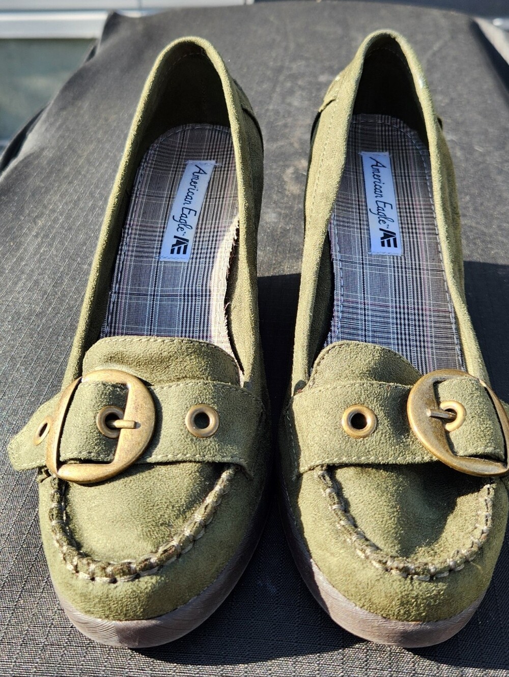 American Eagle Faux Suede Wedge Loafers Sz 8.5 Olive Green Brass Buckle Preppy